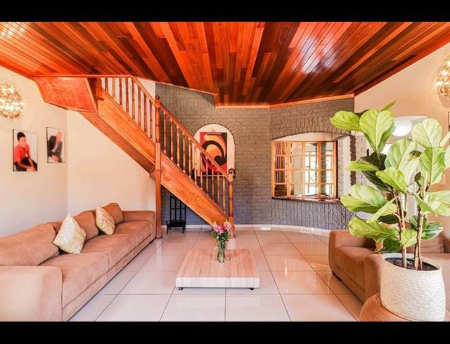 5 BEDROOM HOUSE FOR SALE IN GLENVISTA